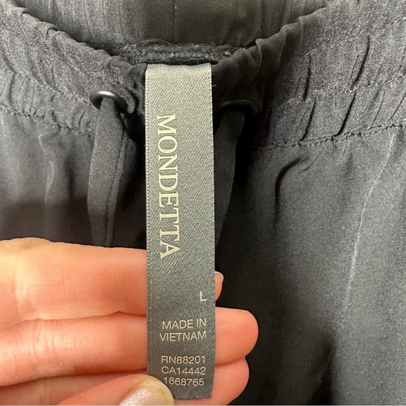Mondetta Black Pull on Activewear shorts - Picture 2 of 4